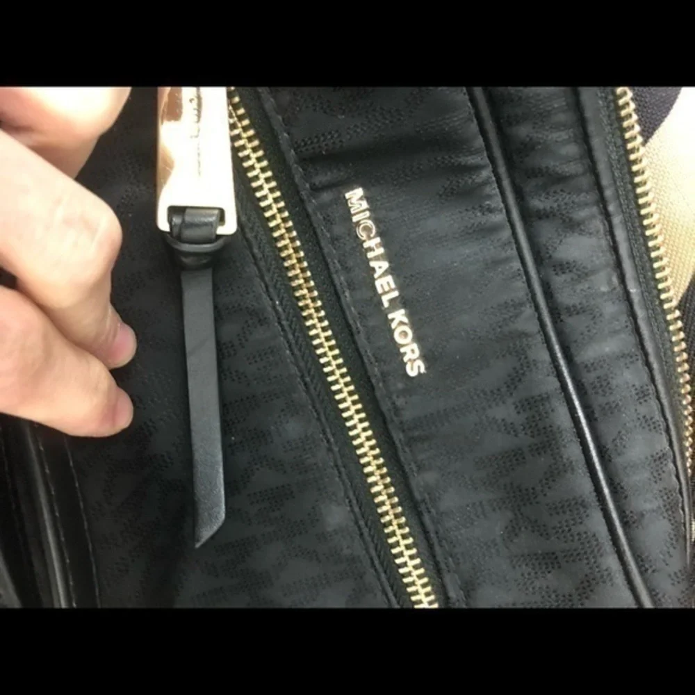Michael kors signature mk messenger crossbody bag